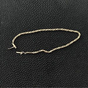 14k gold 9inch 1/16 bracelet. Needs repair!